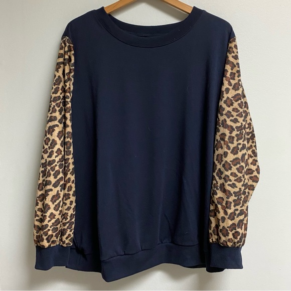 Tops - 2 for $20 or 5 for $40
CUTE SWEATSHIRT - 1X